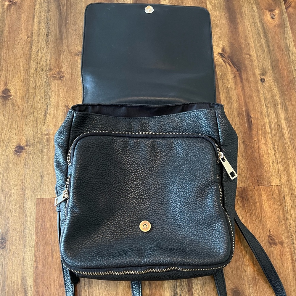 Black purse/ backpack great condition
